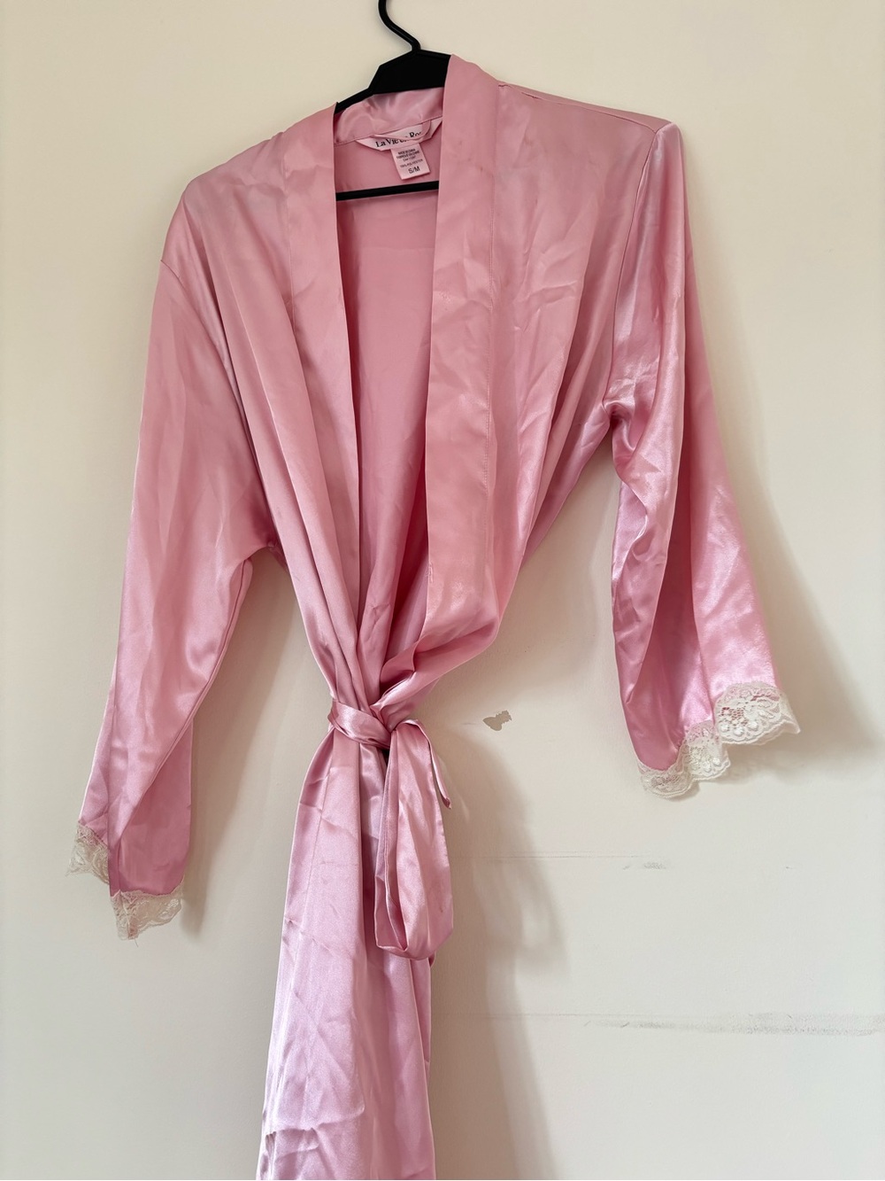 La Vie En Rose Pink Satin Lace-Trim Kimono Robe